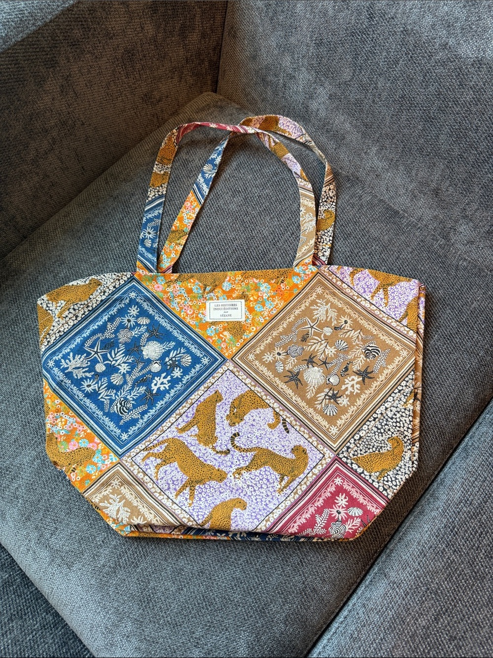 LES HISTOIRES INOUI ÉDITONS por SÉZANE tote bag. Floral Patchwork in Multi-Color